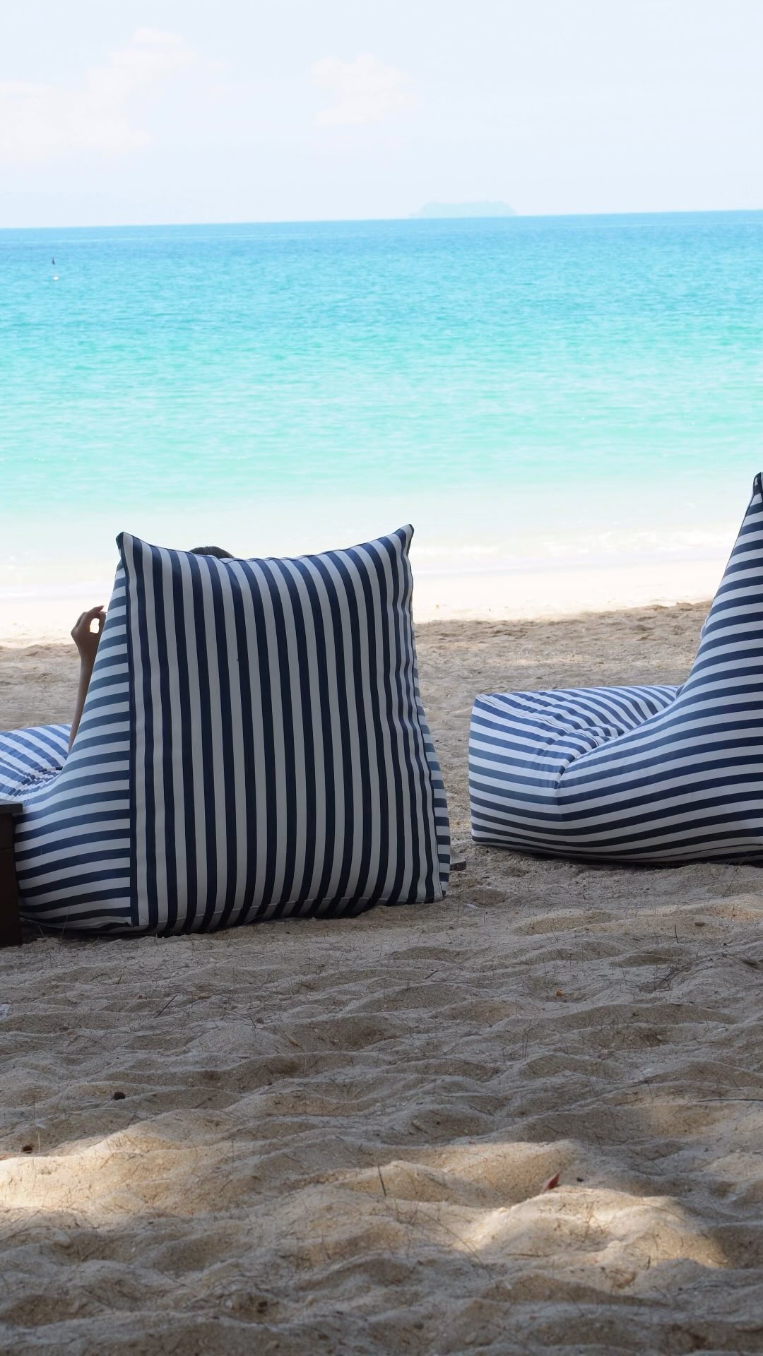 Tucked away on the shores of Koh Lanta lies a hidden gem waiting to be discovered!🌴
Lounge by the turquoise waters, explore lush surroundings, or chase unforgettable sunsets…paradise is calling✨
Book direct for exclusive rates & make your dream escape a reality - Link in bio!
#longbeachchalet #kohlanta #thailand #krabi #eatbeachsleeprepeat #vacation #paradise #livetoexplore #discoverthailand #tourismofthailand #travelthailand #beachvibes #palmtrees #islandvibes #luxury #jacuzzi #beachfront #villa #hotel #luxurytravel #luxuryretreat