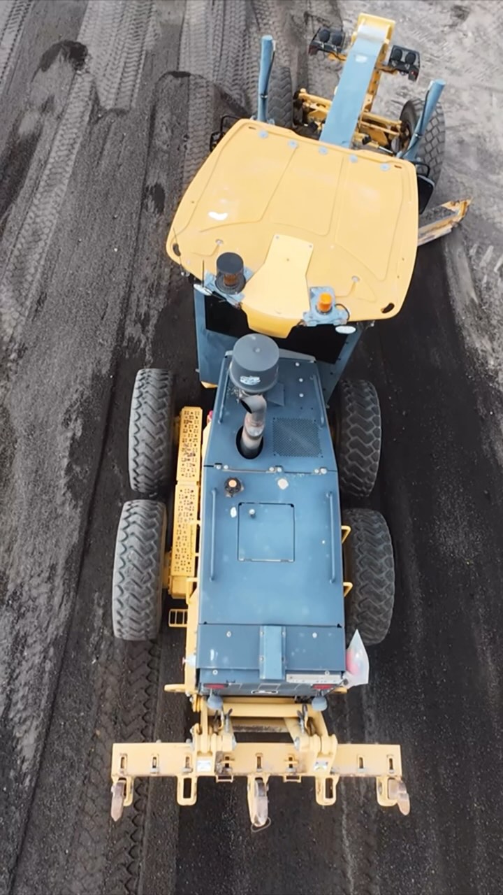 Bulk underway at Hume. @bradley_griffiths99 giving the floor a quick trim up today 👌🏽