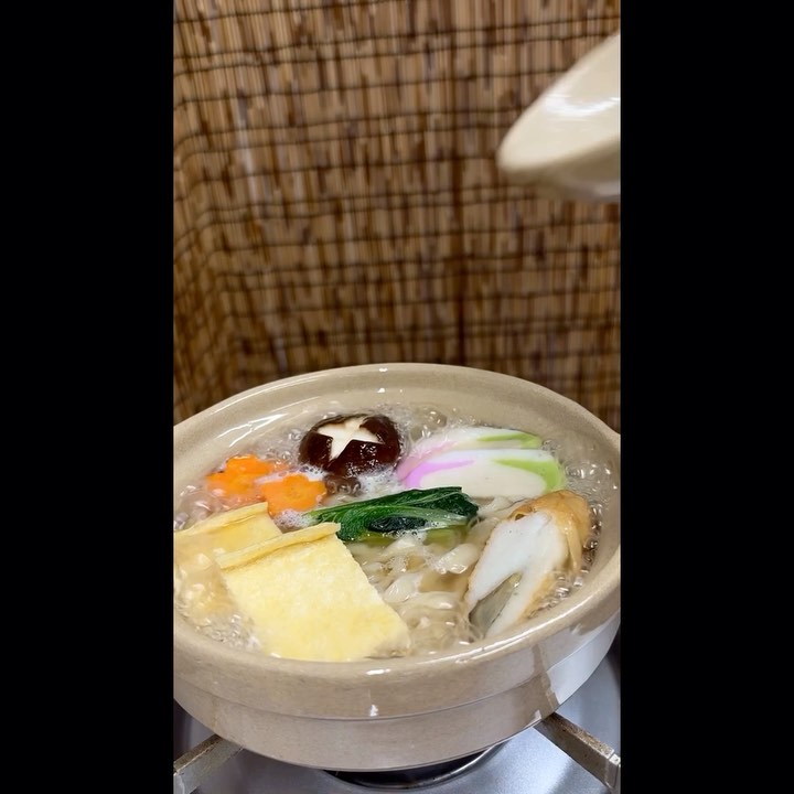 Make Udon from scratch and eat with Sushi, Dashimaki. Ramen and Gyoza cooking class also available.
#Kyotocooking#makeramen#makegyoza#manryocookingclass