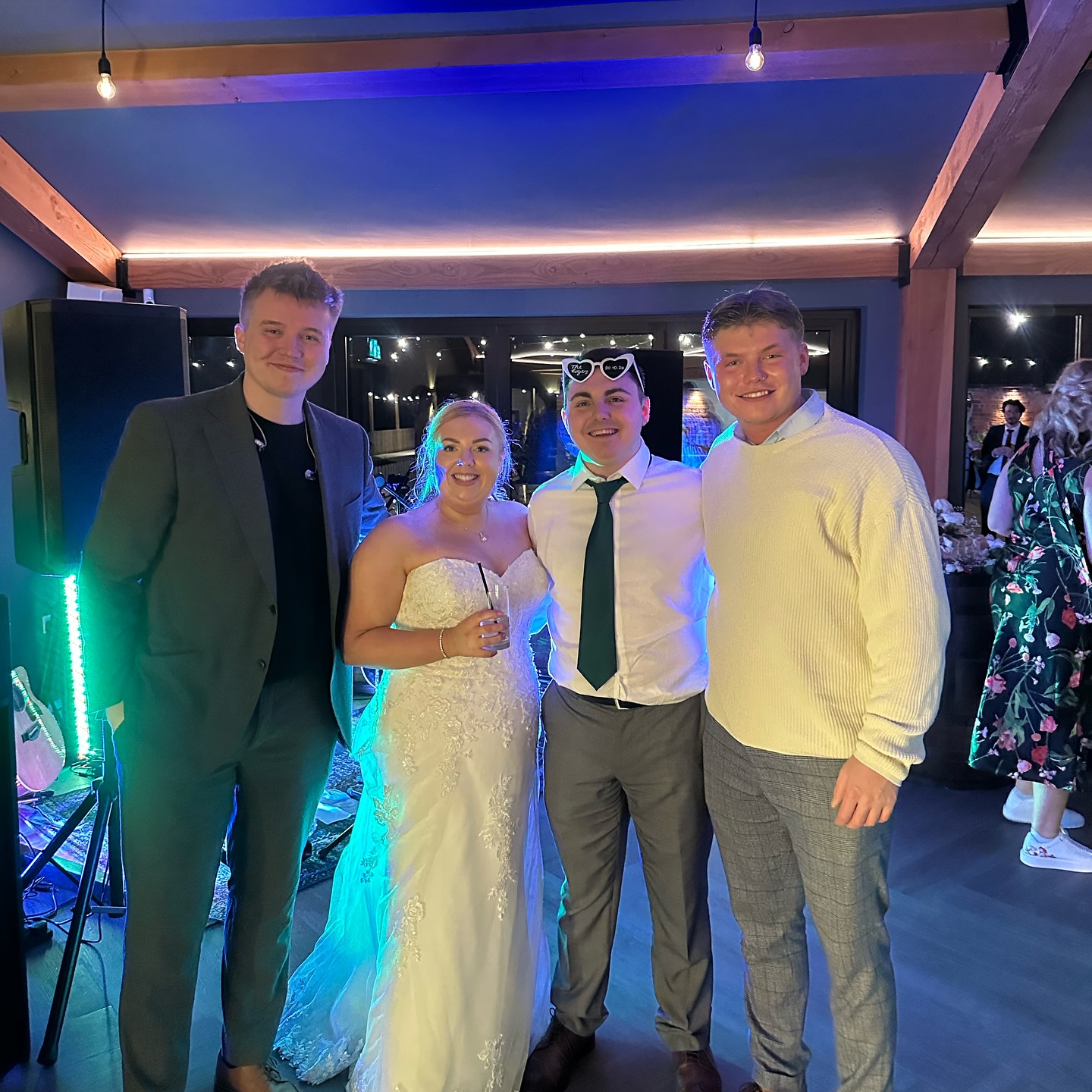 To the wonderful Mr & Mrs Rogers! 💚
•
What a night we had last month providing the evening entertainment for this lovely couple and their closest friends and family! Booking our ‘Elton & Bernie’ package, we provided 2 x 50 minutes of acoustic duo music, followed by a DJ service until the end of the night! 🪩🕺🏼
•
A pleasure as always to be back playing at the beautiful @hanburybarnsvenue 😍