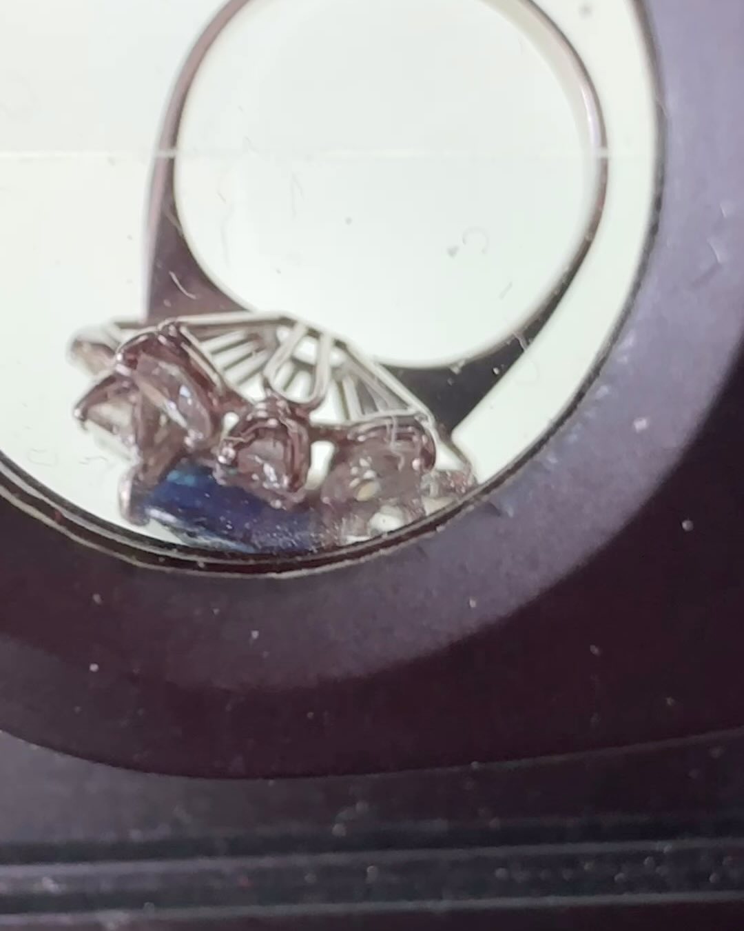 In my loupe today 🔵🟢 is the gem blue or green?