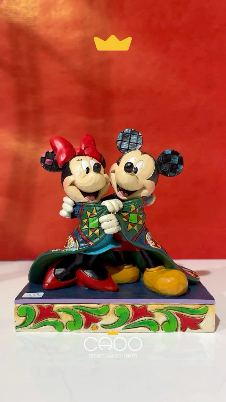 Heute ist Tag 2 unserer #Disneywoche!🎠🎡🎊
🎄 Heute zeigen wir dir eine ganz entzückende Figur: Mickey und Minnie Mouse unter der Weihnachtsdecke.
Pssst…🤫 In unserem Geschenkladen in der Berner Altstadt haben wir noch viele weitere Figuren!
🚨 Bei den gezeigten Produkten handelt es sich um Einzelstücke. Es hat also solange der Vorrat reicht.
#cadobern #disney #disneylove #mickeymouse #mickeyandminnie #giftshop #berncity #bern #geschenkladen