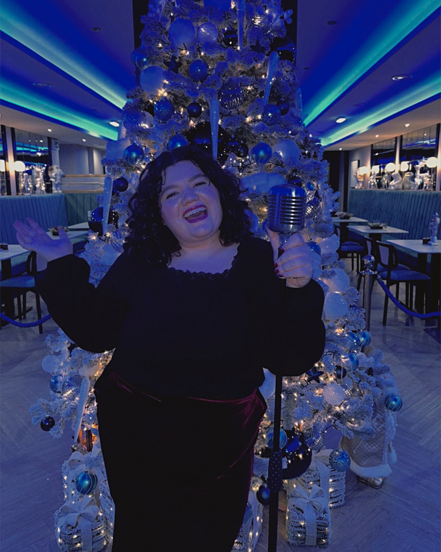 🎄✨ The most wonderful time of the year is here, and I’m READY for a booked & busy Christmas season! 🥂🎶 Keep an eye on my stories to see where you can find me spreading holiday cheer across Merseyside and North Wales.
I’ll be adding my favorite vintage Christmas classics to my sets—think Ella, Eartha, and Judy vibes that scream holiday nostalgia. 🎤❤️
I’m also now taking bookings for January! Please note, my Saturdays and Sundays are already fully booked—but if there’s a business in North Wales interested in hosting an afternoon jazz gig on a Saturday, let’s make it happen! 🌟
Let’s make this season (and the new year) unforgettable! 🎶✨
#JazzWithGiorgia #LiveMusic #ChristmasClassics #MerseysideEvents #NorthWalesMusic #liverpoolmusic #jazzsinger #ukjazz #liverpoolmusicscene #whatsonliverpool #whatsonnorthwales #eventsinger #weddingsinger #ukweddings