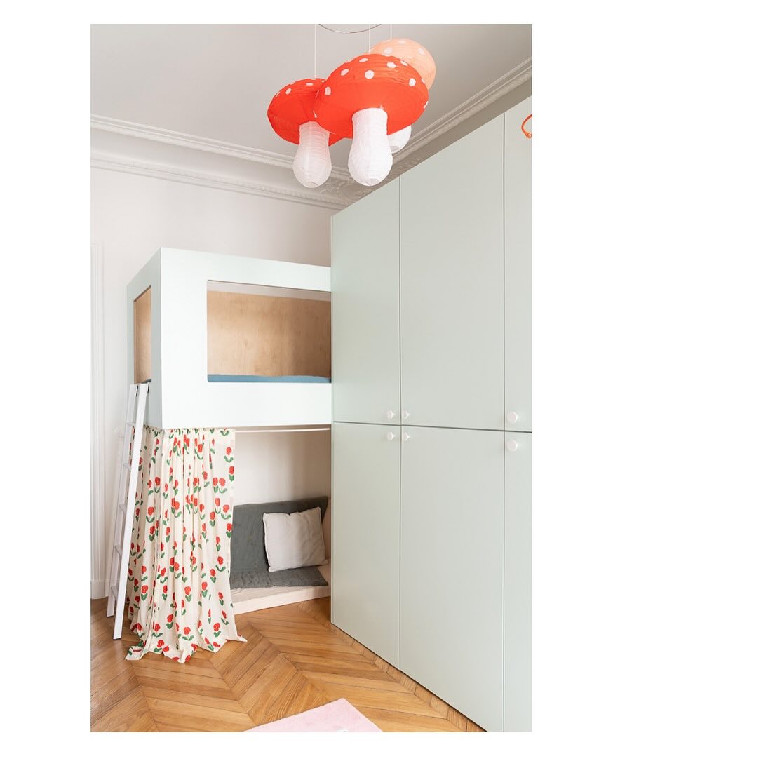 Projet Saint Martin - fabrication et pose du lit cabane enfant www.costaudrenovation.com