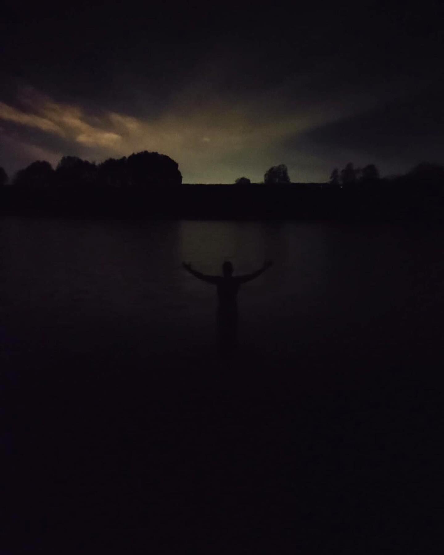 -5 air temperature 🥶. 5 degree water❄️. Night time cold water dip🏊. Best night sleep.