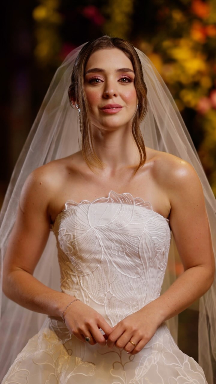 The bride @juliacalheiros_
Cerimonial: @carolmaioranocerimonial
Local: @espacotua
Decoração: @itamar_britto_
Fotografia: @_douglasjrr
Storymaker: @alicerenise.jobs
Celebrante: @claravieirab
Buffet: @buffet.izabel.pinheiro
Bebidas: @bebidasecia.ofc
Vestido: @atelienathaliaamaral