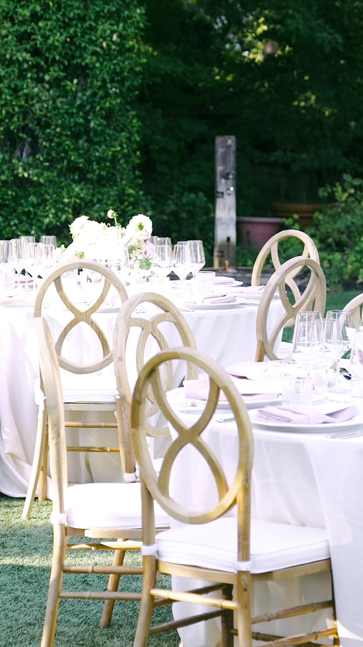 The most enchanting wedding day unfolded at Tre Post, a stunning venue that beautifully framed the celebration of Matt and Katie’s love. Every detail, from the delicate floral arrangements to the elegantly set tables, was meticulously chosen, reflecting their unique personalities and shared joy. The atmosphere was filled with laughter and heartfelt moments, making it a day we wish we could experience again and again alongside them.
.
Venue // @treposti_events
Planning // @christineeliseevents
Photography // @willowandben
Film // @jdnkfilms
Beauty // @whimsy_mary
DJ // @boutiquedjs
Florals // @jbloomsfloral
Cake // @sammycakes_napa
Dress // @pninatornai
Rings // @baronsjewelers
Stationary// @jkdesigncal
Bride // @katie_heath24
Groom // @mheath12
.
• luxury wedding, luxury wedding video, luxury wedding videographer, California wedding, wedding inspiration, wedding day, Napa Wedding, California wedding planner, Napa wedding planner, destination wedding, destination wedding video •