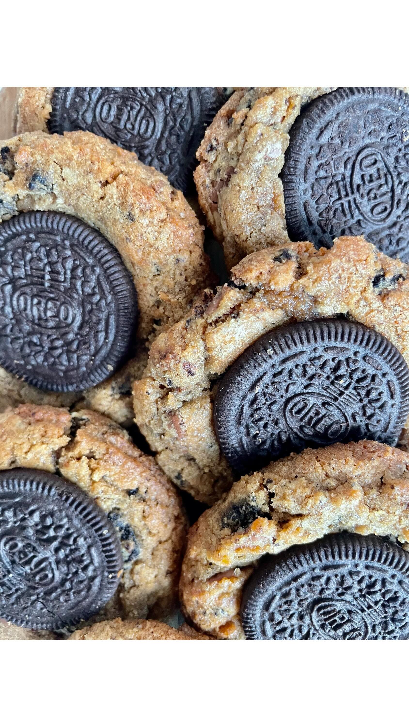 Million dollar flavour? Maybe so. 😉 We haven’t given Oreo much of the spotlight on this page, but after seeing how much love it’s been getting lately, we thought it was about time to shout out this incredible cookie flavour! 🍪💸💰✨
P.S. Remember that tomorrow’s the cutoff to place your orders if you want your cookies delivered next week—so don’t miss out on grabbing OUR million dollar cookie flavour (and maybe a few others)! 🕛
#CookiedWithLove #OreoLovers #MillionDollarFlavour