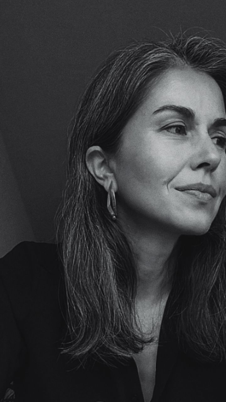 _
_ Tahitian Pearl Earrings _
White pearls may be the darlings of the jewelry world, but let’s talk about their underrated sibling: black pearls. ✨
My Tahitian Pearl Earrings prove they’re not just for special occasions—these beauties can elevate your everyday look effortlessly.
In this reel, I’m showing you how to style them for any day of the week. Let’s give black pearls the appreciation they deserve - bold, unique, and oh-so-stunning. 🖤
What’s your take on black pearls? Would you wear them casually, or do they still feel too special? Let’s chat in the comments below! 👇
#blackpearls #tahitianpearls #jewelrystyling #handmadejewelry #everydayelegance #earringsoftheday
#jewelryofinstagram
#styleover40 #minimaljewelry #pearljewelry