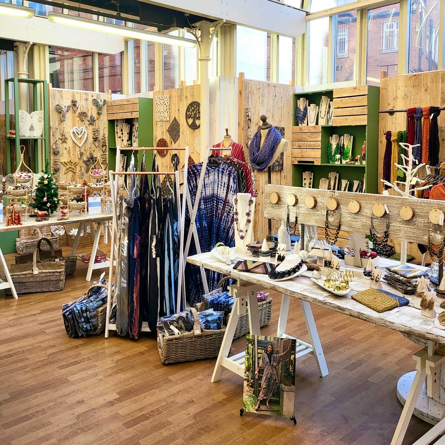 Back open tomorrow for another week in the Buttermarket 🛍️🎁
Have you visited our brand new pop up shop in Newark yet…?! Well if not then we forgive you, given the terrible weather last week!🥶
Things are looking a little brighter, dryer and warmer this week - so why not take a wander though Newark Town Centre and come find us in the Buttermarket!
Our pop up shop is packed full of great gift ideas, from jewellery and fashion to homeware and even Xmas decs!🎄
Open Tues - Sat
10 - 4
#newarkontrent
#welovenewark
#shopnotts