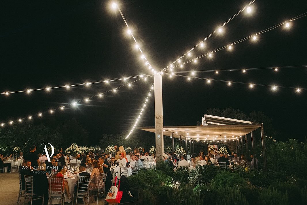 We can transform any venue and make it perfect for your wedding!
Decor: @unique_flowerscreations
Dj, Lights & Sound: @mdwevents.gr
Photographer: @antonispanitsas
Live Band: @passepartout_band_official
Catering: @ammos.restaurant.bar
Venue: Nestor Luxury Villas