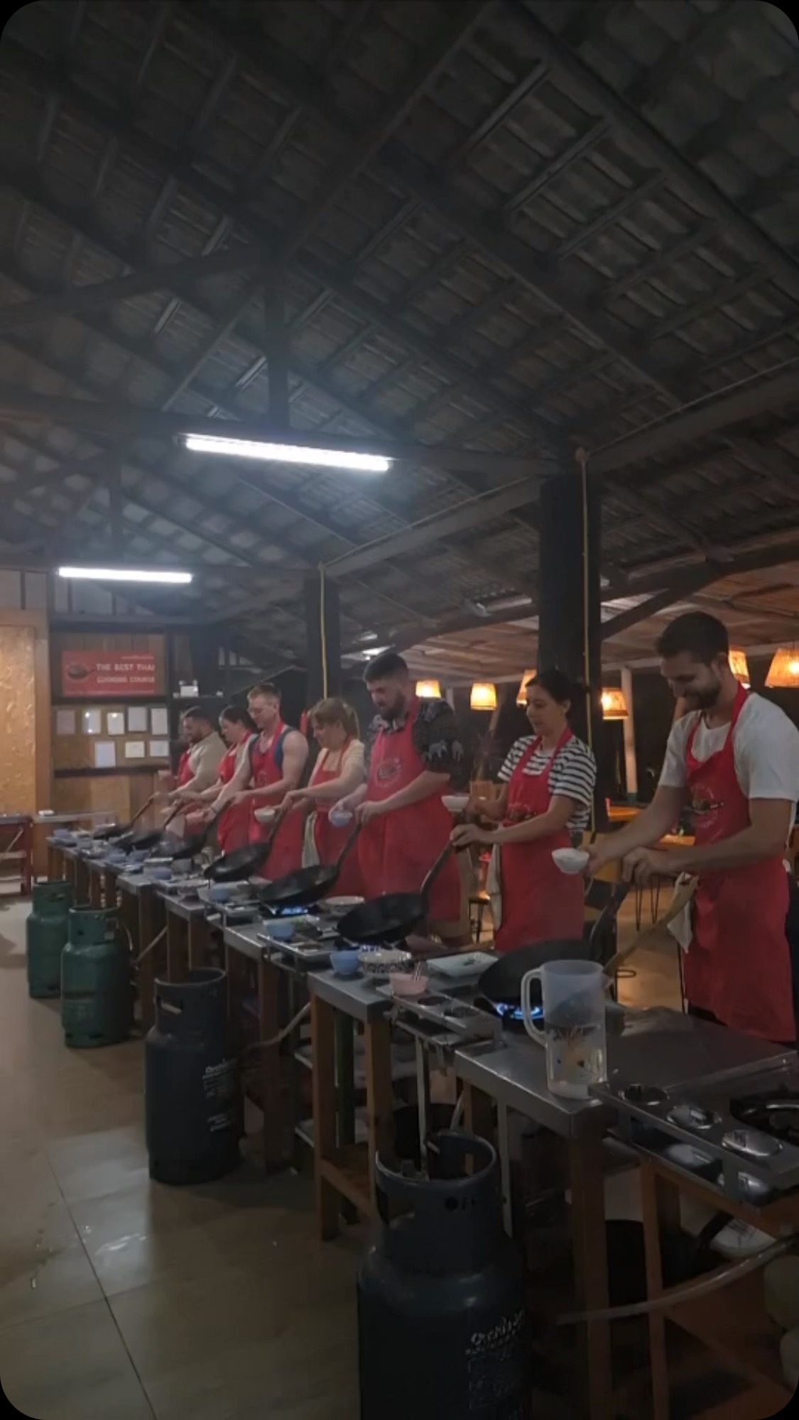 Turn the heat on 🔥🔥
Make a fire for more aromas in your dishes
#thai #Chiangmai #lerning #cooking #thaicookingcourse #activities #workshop #thaicusine