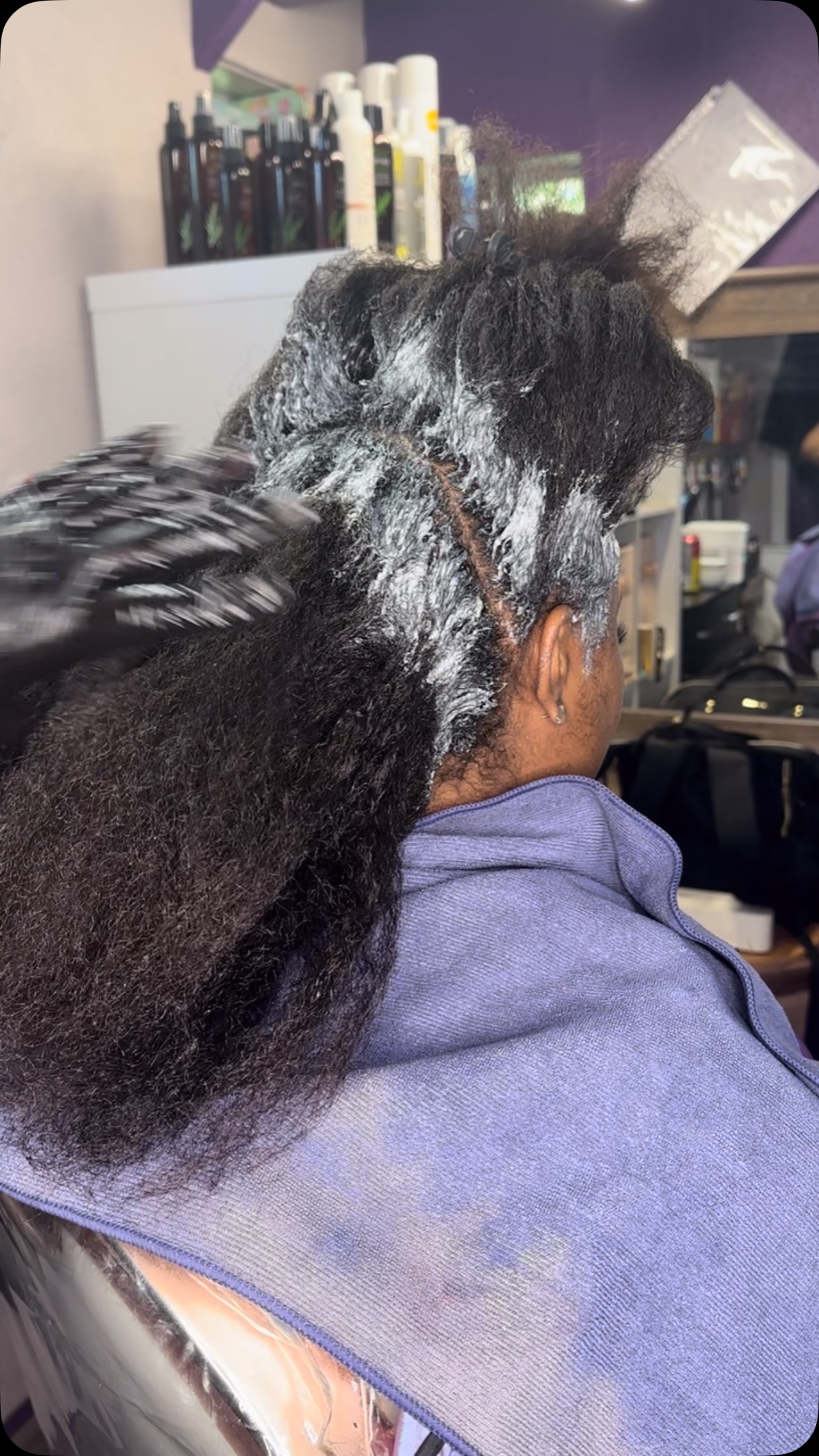 Yes I have chemically altered clients! These hands fa everybody! Natural, relaxed, texturized, colored, transitioning, etc! I welcome all!
#houstonhairstylist #houstonhair #houstonhairstylists #relaxedhair #silkpress #silkpresshouston #naturalhair