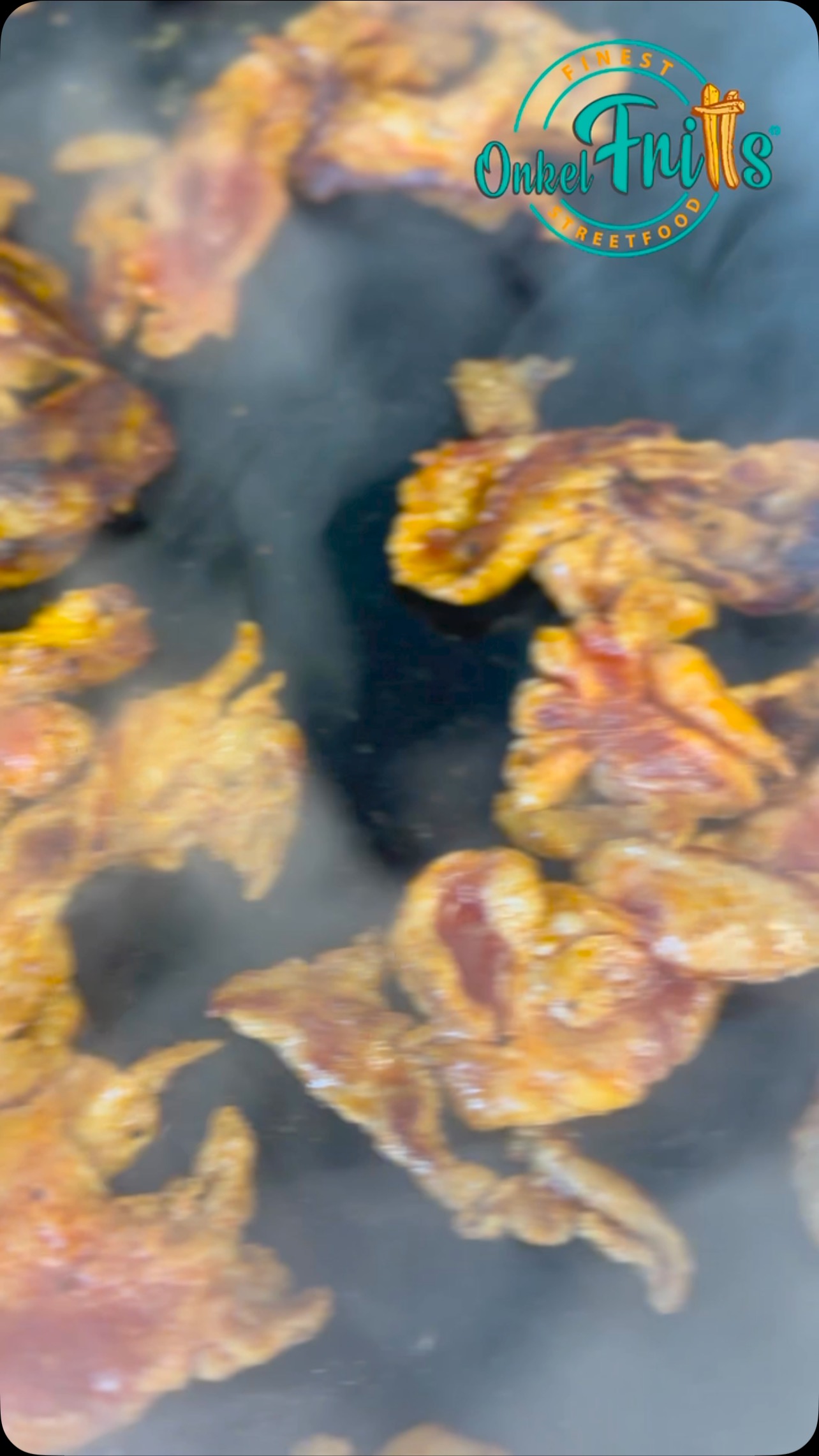 UNSER SCHNIBBELFLEISCH 👉🏻 EUER LIEBLINGSGERICHT
•
Leckeres Eifelschwein mit unserer eigen hergestellten Marinade dazu unsere Geheime Zutat 👉🏻 unser Schmand Dip 😍 gekrönt mit euren Lieblings Fritts 🍟 einfach köstlich🧡
•
Wer freut sich auch immer auf Mittwoch oder Donnerstag, wenn Onkel Fritts bei euch in der Nähe ist? Schreibt mal gerne in die Kommentare 🫶🏻
•
#onkelfritts #schnibbelfleisch