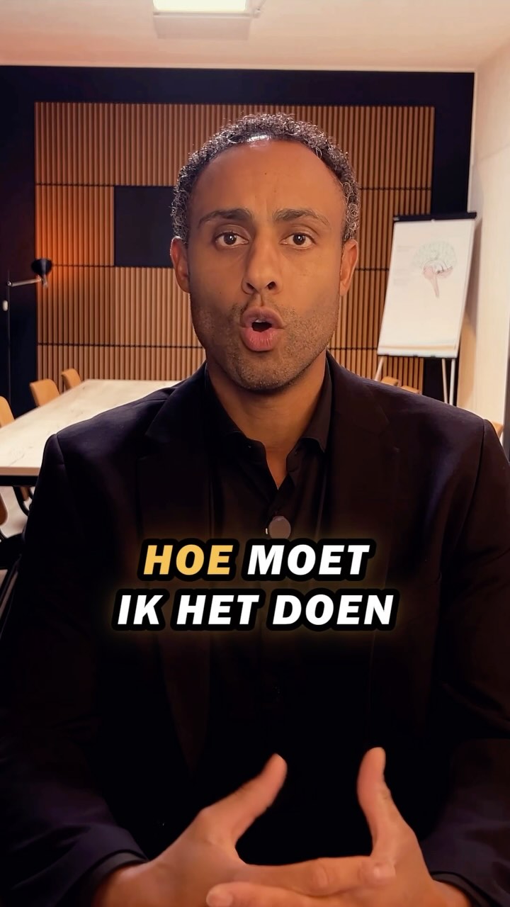 STOP MET DE VRAAG “HOE MOET IK IETS DOEN”
Als ondernemer sta je dagelijks voor beslissingen die je bedrijf vooruit kunnen helpen. Misschien herken je het wel: dat moment waarop je jezelf afvraagt, “Hoe moet ik dit aanpakken?” Je zoekt naar de perfecte strategie, de beste aanpak, of de meest efficiënte manier om iets voor elkaar te krijgen.
De ‘hoe’ vraag vertraagt je voortgang en stelt het bereiken van je gewenste resultaat alleen maar verder uit. Wat als je in plaats daarvan gewoon begint, zonder je te verliezen in het ‘hoe’? Het geheim ligt namelijk niet in eindeloos plannen en analyseren, maar in het simpelweg doen.
#resultaat #actie #performancecoaching #leadershiftacademy #leiderschap