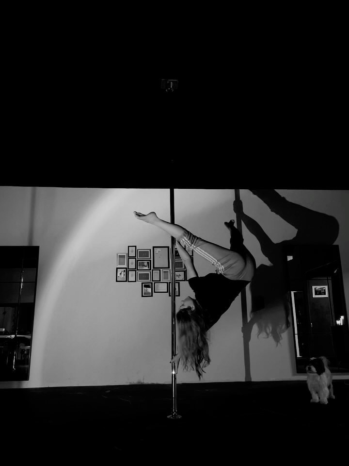 Work in Progress ❤️
#poledance #pdhandspring #pdreversedgrabspin #strongwomen #sport #pdsport