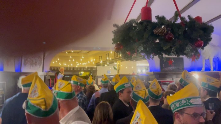 Wir hatten gestern einen phantastischen Abend mit der Ehrengarde. Zu der top Stimmung haben Katharina Reissdorf mit Band und King Size Dick beigetragen. 🥳🎉
#gaffel #koeln #ehrengarde #karneval #alaaf