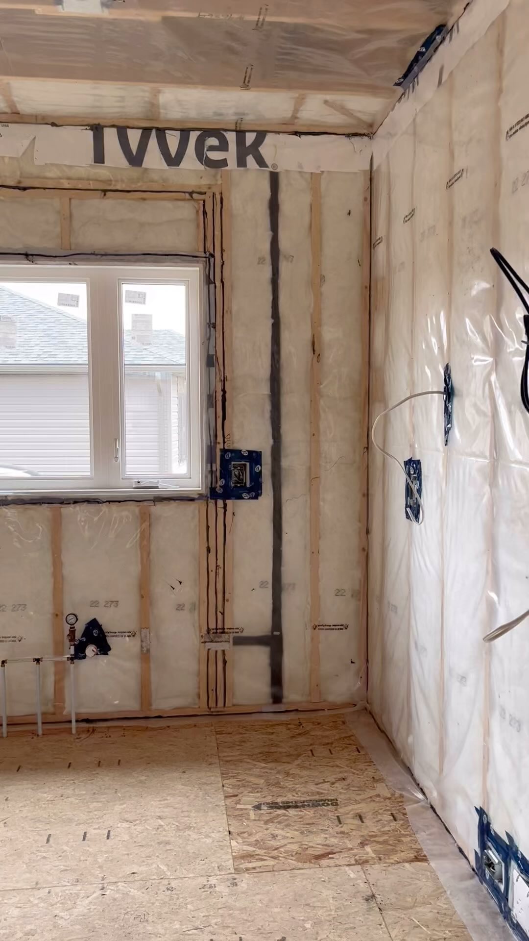 Vast entry, beautiful fireplace, 3 bedrooms, custom coffee bar, delicious walk in closet. 60 Hastings Park Drive in potters creek will lack for nothing! DM our team for details on this home! 🏠 #homebuilder #webuildhomeswewouldlivein #custom #spacious #finishes #localbusiness #familyowned