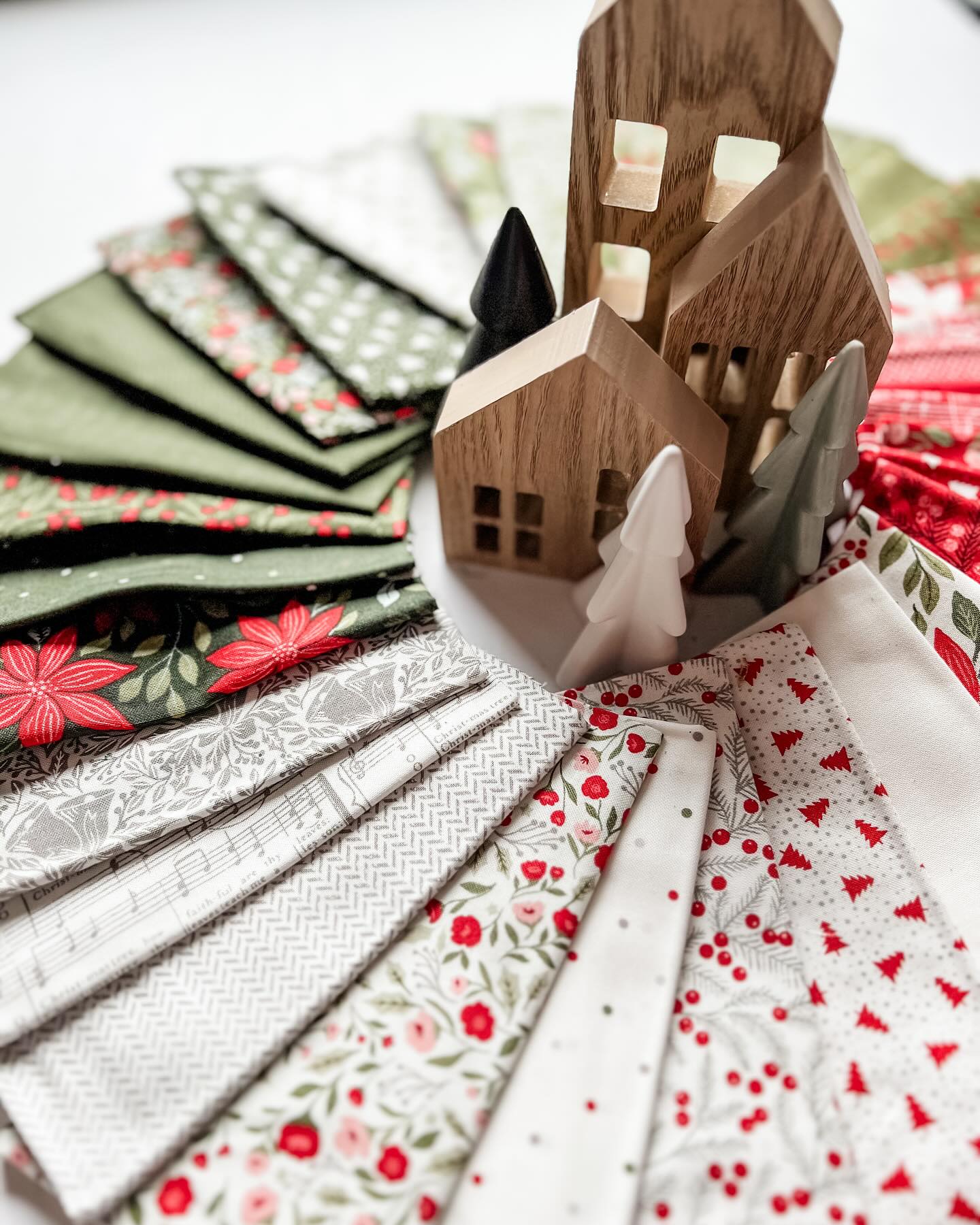 Holiday break has begun.
Ready to start on a new something fun!
#followthepath #simplymackbeth #simplymackbethpatterns #modafabricandsupplies #moda #lellaboutique #bellasolids #berryandpinefabric