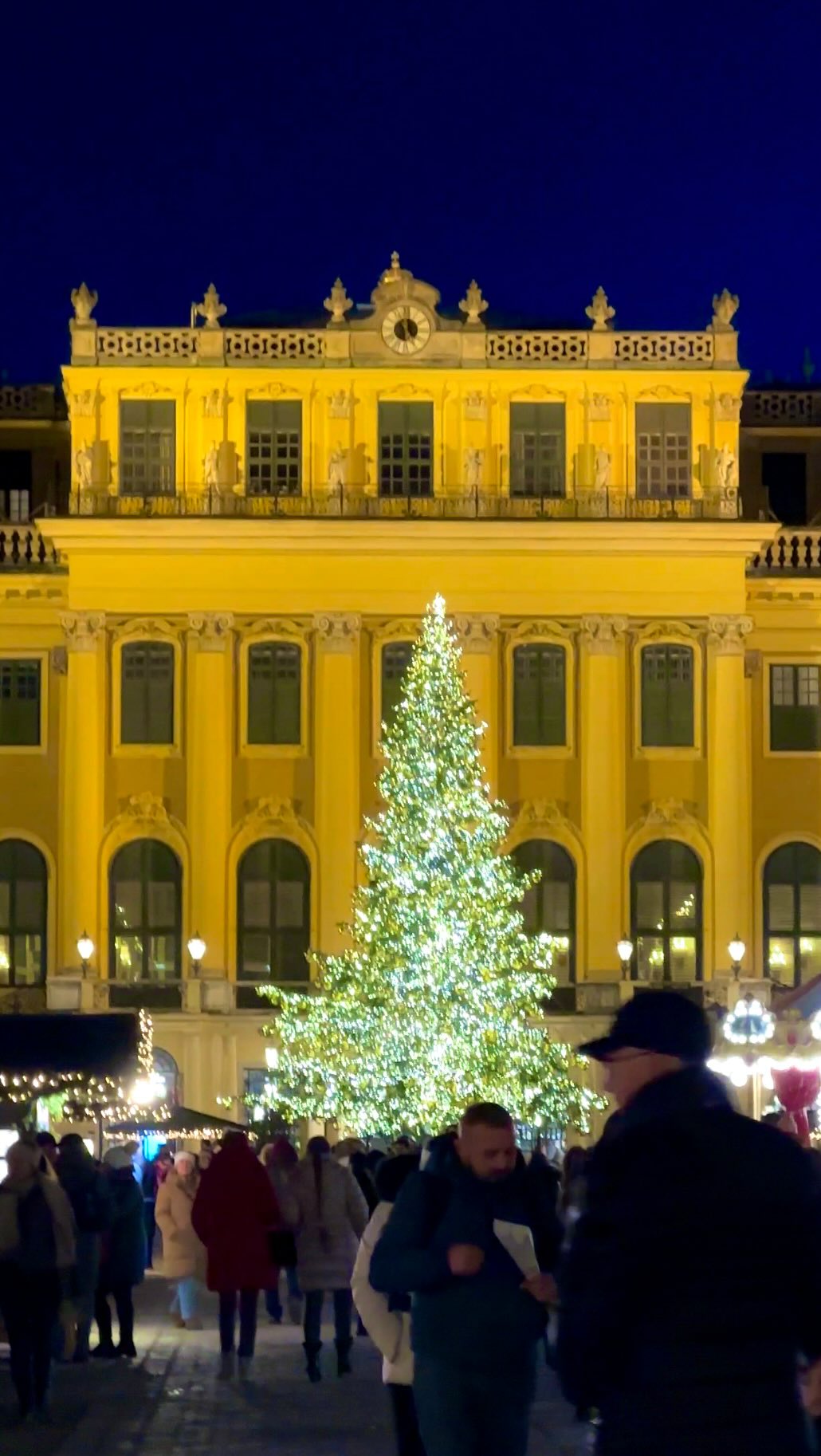 Don’t miss the ✨ CHRISTMAS MAGIC ✨at @weihnachtsmarkt.schoenbrunn.at | @schoenbrunnpalace 🎄🎅❄️ From ice stock shooting to enjoying tasty treats and mulled wine, it’s the perfect way to feel the festive season. 💫 #Vienna #ChristmasMarket #SchlossSchönbrunn #Wien #Weihnachtsmarkt #ViennaNow #ViennaAustria #Wien #travel