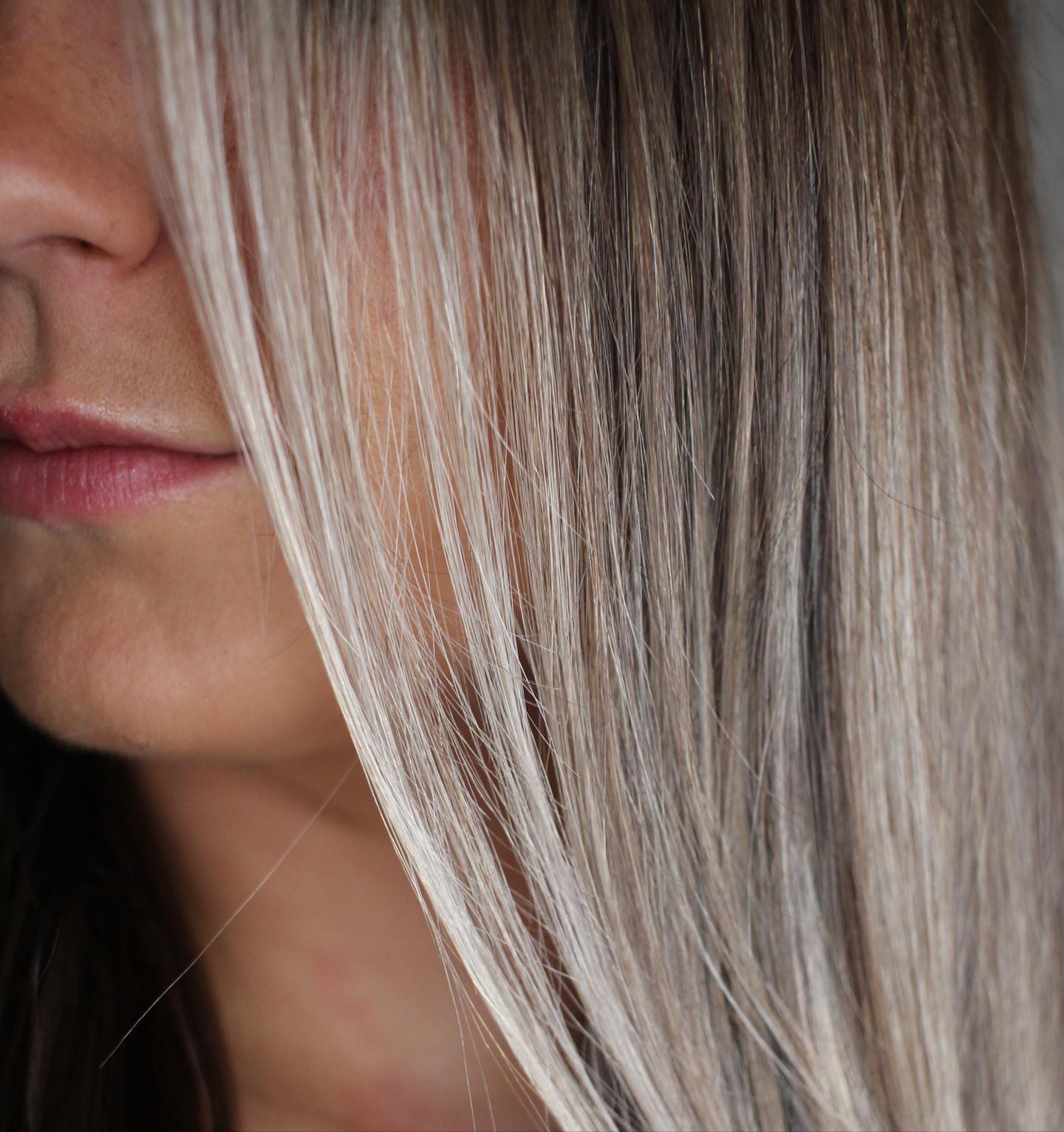 Melting away in this rain and LOVING IT! ☔️
.
Blonding: @duomopro
Tone: 9m 9v 9aa
Root tone: 4cb 2abn 7nch -shades EQ +5vol