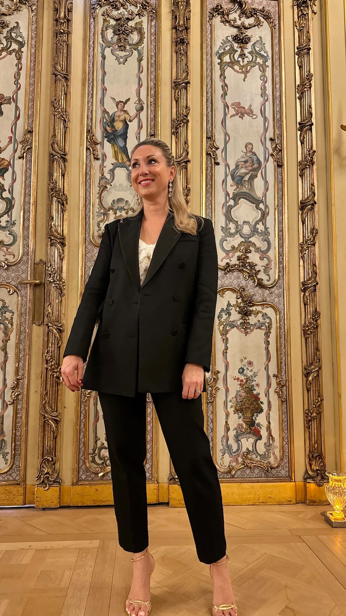 Returning from the ultimate Parisian escape with the @dorchestercollection 🌟
🏩 Overnight stays at @lemeuriceparis and @plaza_athenee
🍴 Lunch at Le Dali
🏛️ Surprise trip to @baccarat
👨🍳 15-course Chef’s Table at @ducassebaccarat
🎨 Private @galeriediorparis tour + a well needed trip to the Dior Spa
🎭 Backstage at @operadeparis (met @balletoperadeparis ballerinas!)
🍽️ And an 8-course Michelin star dinner to top it all off before jumping on the @eurostar back home
Merci, Dorchester Collection for such an unforgettable trip! 🇫🇷 💫