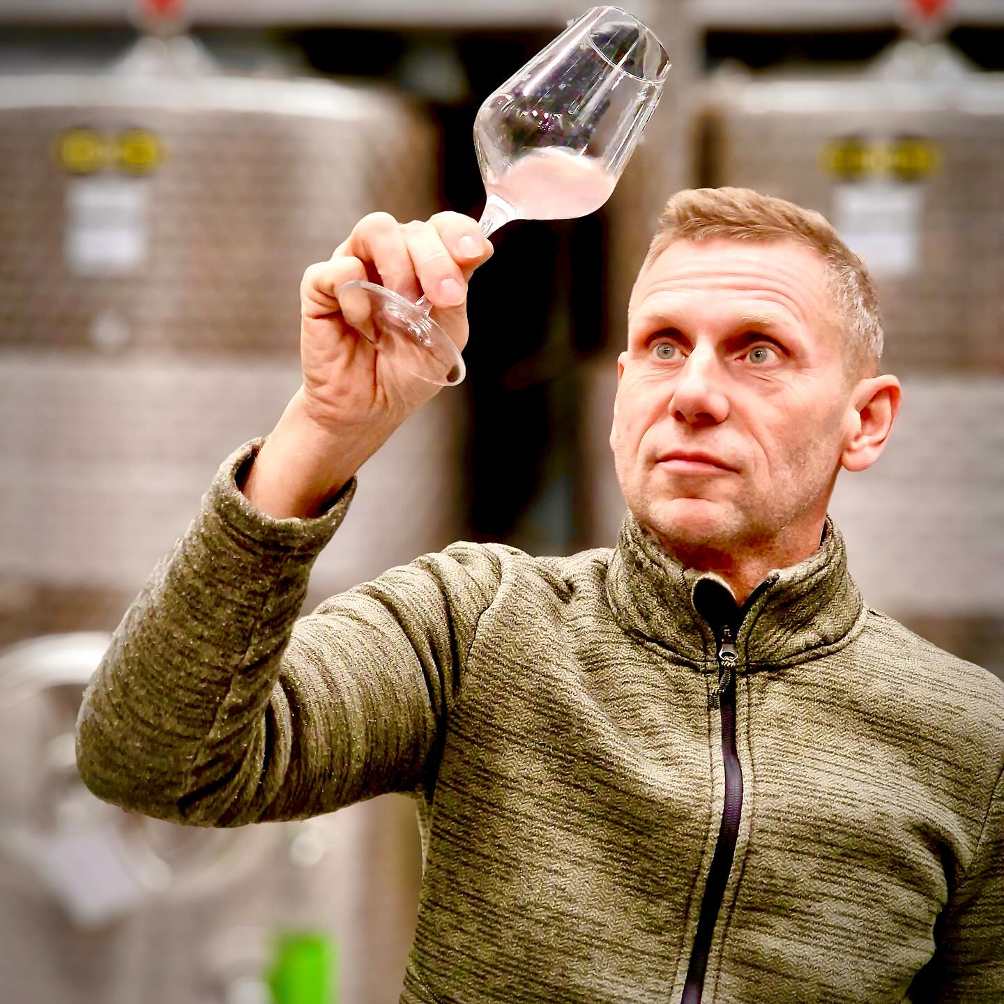 Gestern bei der Fassprobe alle Weine durchprobiert und einfach nur begeistert! Der Jahrgang 2024 zeigt sich so prägnant und kraftvoll. Die Vorfreude auf den Jahrgang 2024 ist riesig! 🍷 #Fassprobe #Jahrgang2024 #Wein #franken