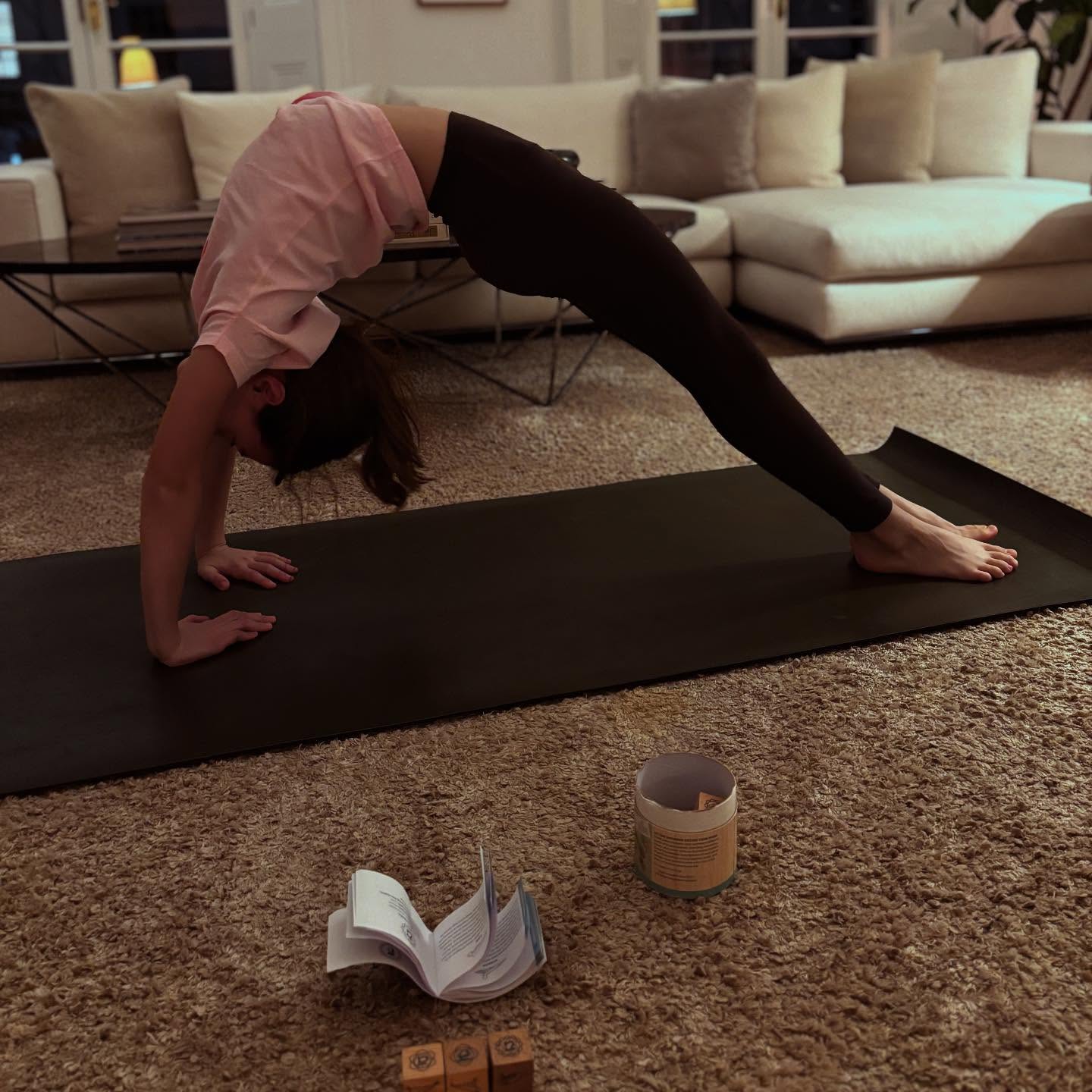 Kiddie yoga is WHEELIE GOOD FUN 🫶🏼
It’s her Birthday week, so I introduced a new game using yoga dice. 🎲🎉🎂🎁🎈