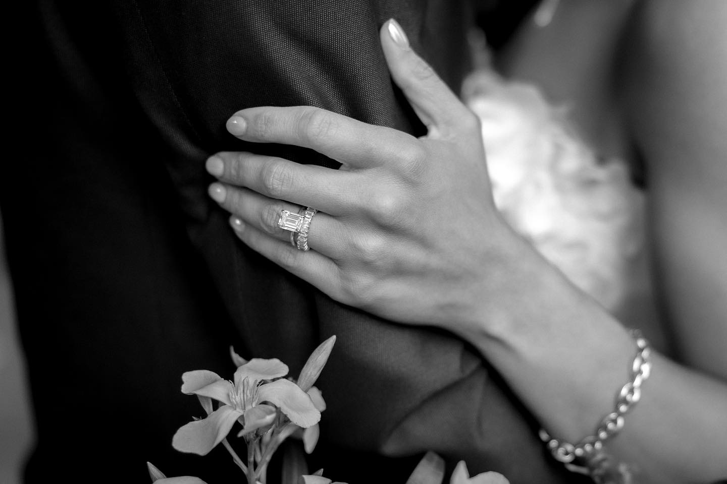 Swiss castles and lake Luzern as the background for a beautiful lovestory, A+M 🤍
Makeup and hairstyle: @flor_bustos_makeupartist
Flowers: @marsano.loewenstrasse
#elopementphotography #Luzern #weddinginluzern #meggenhorn