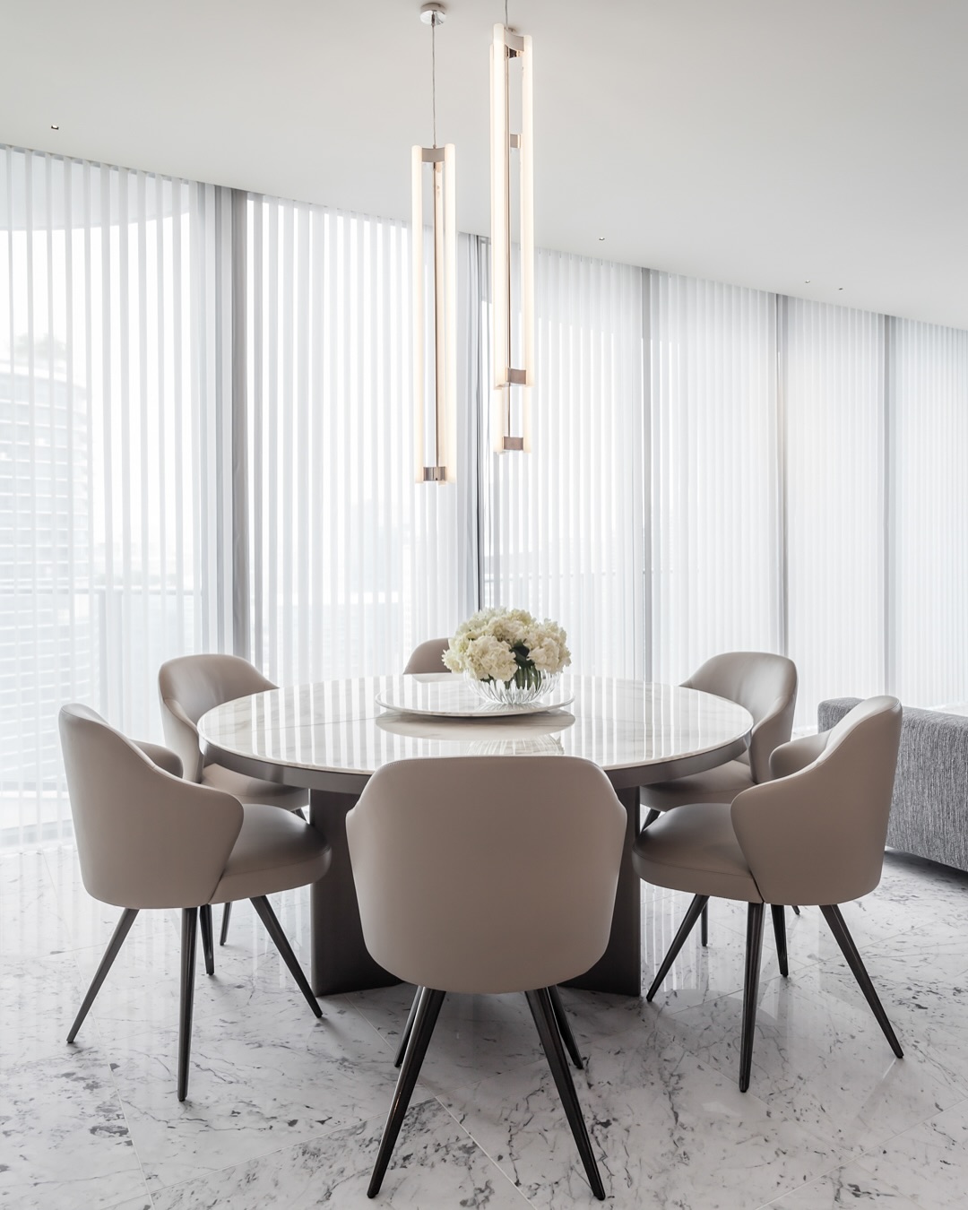 Modern sophistication: this dining room combines a contemporary marble centerpiece with warm, inviting tones for a luxurious yet cozy feel ✨ #WeBossa #diningroom #LuxuryLiving #brickellflatiron