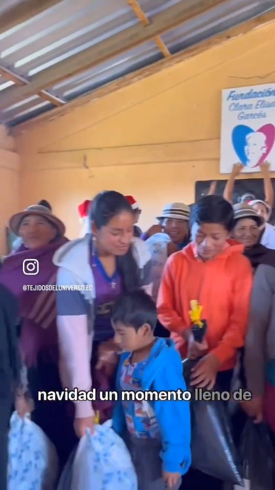 🎄✨ ¡Tú puedes hacer la diferencia esta Navidad! 🎁❤️
En la Fundación Clara Elisa Garcés llevamos 3 años compartiendo alegría con quienes más lo necesitan, ¡y este año queremos llegar aún más lejos! 🌟
🎁 ¿Qué puedes donar?
Ropa 👕 | Zapatos 👟 | Juguetes 🧸 | Caramelos 🍬
📍 Puntos de acopio:
✅ El Cafecito y Kamak Sustentable (Luis Cordero y Reina Victoria)
✅ Tejidos del Universo (Calle Olmedo y Guayaquil)
✅ JS Premium Cars (Av. Galo Plaza Lasso y de Las Retamas)
Cada donación se convertirá en una sonrisa y una muestra de amor para las comunidades que más lo necesitan. 🌟 ¡Tú puedes ser parte de esta misión solidaria!
💌 Contáctanos:
📧 info@claraelisagarces.org
📞 099 503 5425
✨ Dona y comparte este mensaje para que más personas se unan a esta causa! 🙌
#NavidadSolidaria #DonacionesConAmor #FundaciónClaraElisaGarcés #AyudaNavideña #ComparteAlegría #EcuadorSolidario
