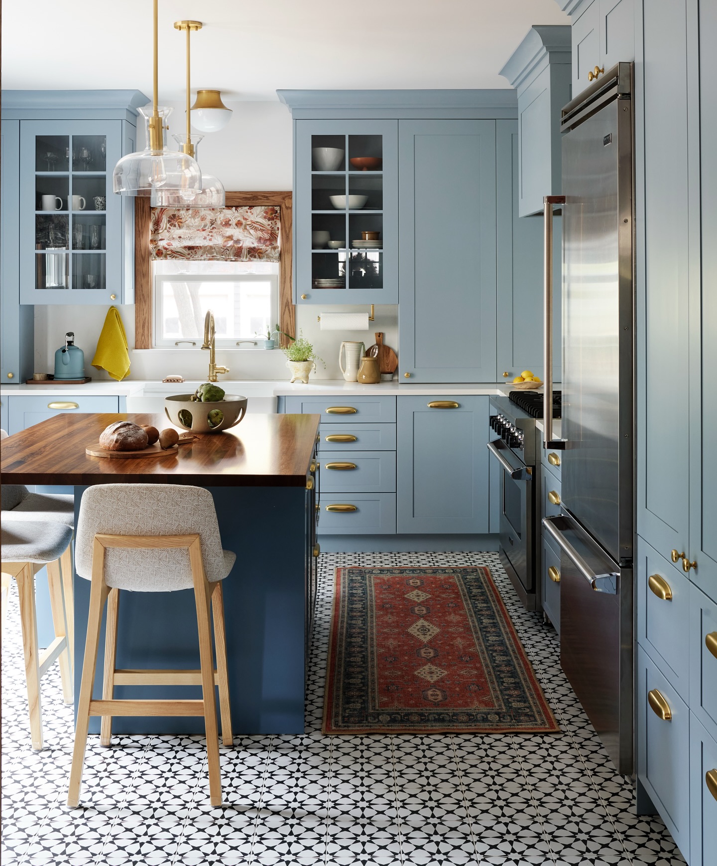 NEW PROJECT ALERT!
I’ve been chomping at the bit to share this home located in my hometown of Montclair, NJ that is now on @elledecor!
When this client found me they hadn’t moved in and wanted to transform the home first before doing so, especially the kitchen. Swipe to see the kitchen before because this transformation was juicy, and head to elledecor.com (link in profile) to see the full home!
Thank you @bebehoworth and @elledecor for featuring this home!
Interior Design: Yours Truly
Interior Styling: @kiyanapanton
Photography: @sans.murs