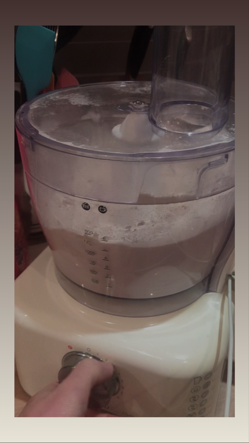 This is what it sounds like behind the scenes where the pie crust gets made! A lotta flour and some butter thrown in and voila! Out the pie crust comes like a piping hot miracle 🥧 #thatbakingstory #bakerylife #piemaker #piecrust #pumpkinpierecipe