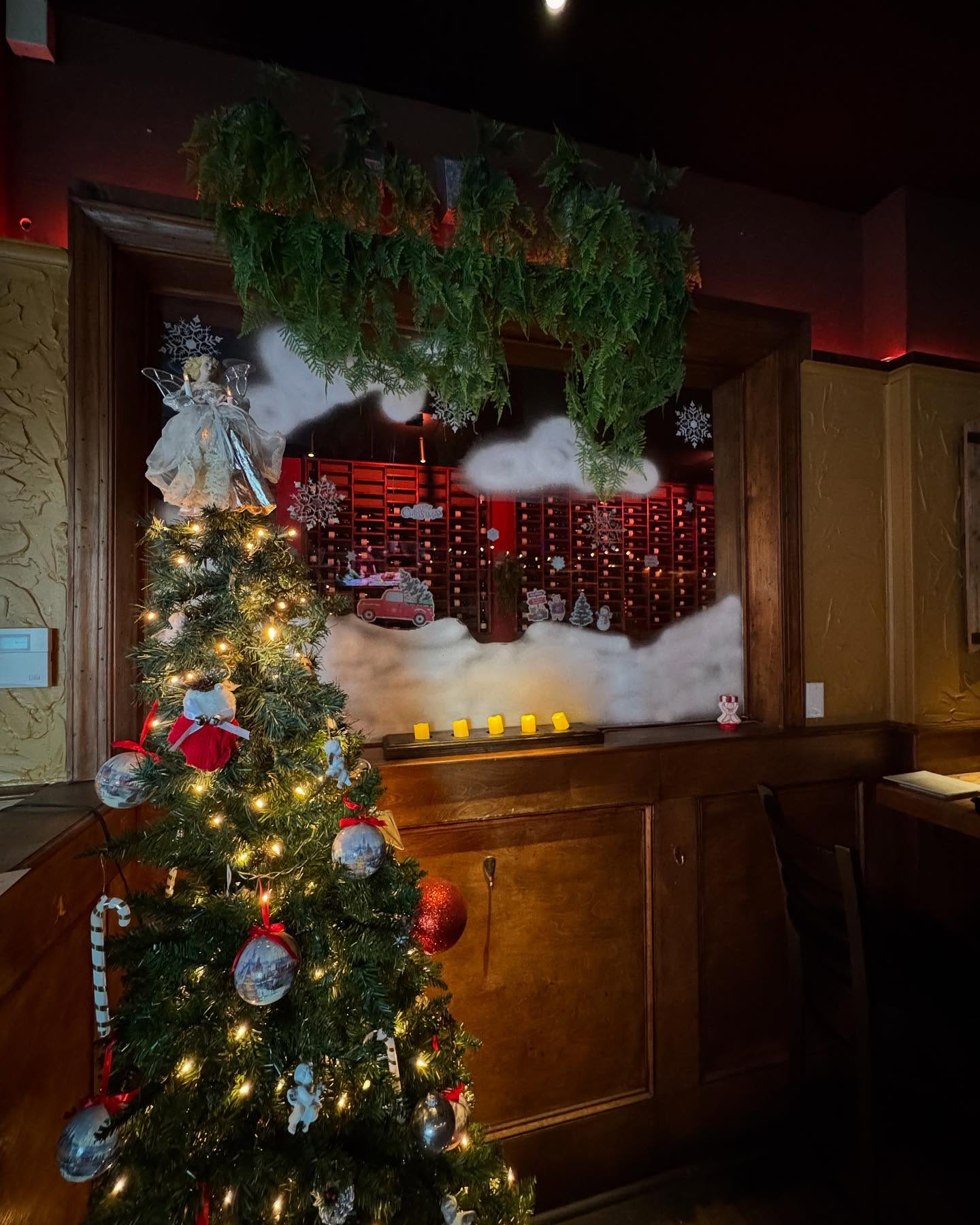 Holiday vibes have arrived ๐
๐ผ๐ #tapasandsangria #christmascity #visithistoricbethlehem #christmastime #mainstreetbethlehem