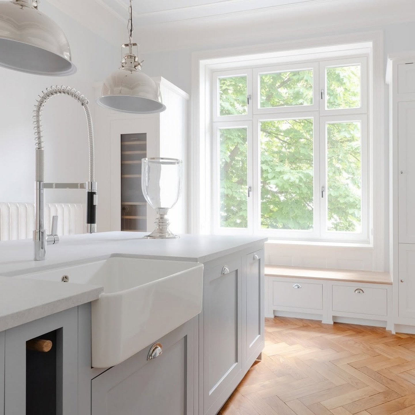 The 🤍 heart of timeless elegance is the high-end English wood kitchen. Crafted to perfection, every detail—from the rich grain of the wood and lacquer to the seamless functionality—speaks of unparalleled craftsmanship and sophistication. Whether for family gatherings or intimate dinners, this space is designed to inspire and elevate.
✨ Where tradition meets modern luxury.
#TimelessDesign #LuxuryKitchens #EnglishWoodKitchen #SophisticatedLiving #BespokeInteriors #HighEndCraftsmanship #ModernElegance #KitchenGoals #HeidelbergLuxuryLiving #InteriorInspiration