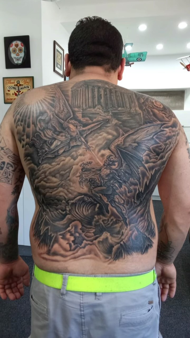 Ronnie did this awesome back piece for Andrea visiting from Italy 🇮🇹 grazie Andrea!
Send us a DM or WhatsApp if you are itching for some fresh ink.
#mrluckystattoo #capetowntattoo #capetowntattooartist #capetowntattoostudio #capetowntourism #tattoossofinstagram #inkstagram #tattooideas #tattoolove