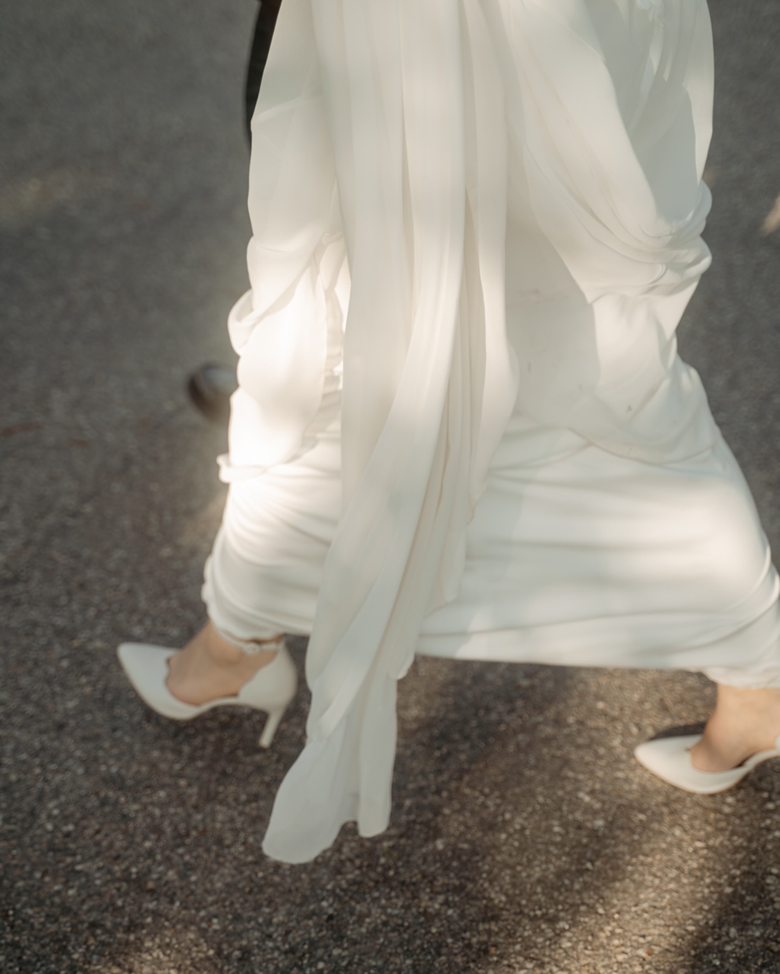 The quiet elegance of details. Photography isn’t just about showcasing beauty, it’s about the movement of the fabric, the texture of your gown, the soft shadows that tell a story only your wedding day can hold 🩶🪩
#weddingdetails #modernweddingphotography #cinematicweddings #timelessmoments #bridalfashion #weddingphotoandvideo #storytellingthroughphotos #romanticwedding #editorialweddingstyle #authenticlove
Wedding | Editorial Wedding | Weddingfashion | Bridal Gown | Bridalaesthetic