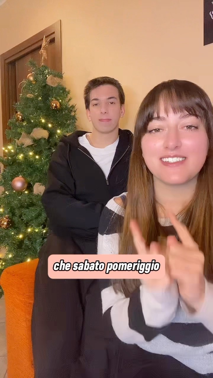 Venite a trovarci Sabato a Somma Lombardi alle 17 🎄
Il 22 Dicembre invece sarà super importante, ci sono un po’ di miei studenti che canteranno alcune canzoni con me. Apriremo il karaoke a tutti per divertirci insieme e mangeremo panettone e pandoro insieme ✨🤍