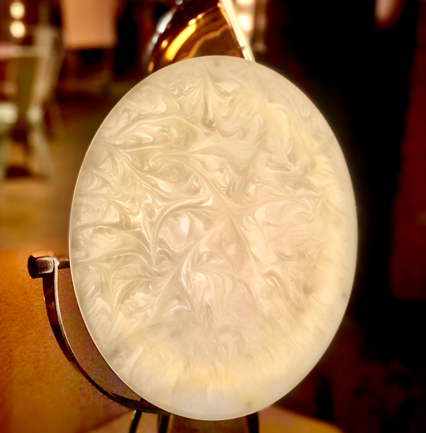 Moonrise 🌕 ambient lighting with handmade resin diffuser, Wifi control and timer / smart home functions. Come home to the warm glow of this floor standing light. Handmade in Canberra. Now 30% off. See it at @timberandtailorshop
#metropolis #floorlight #standinglight #ambientlighting #furniture #lighting #warmglow #modernlighting #interiordesigninspo #homedecorelegance #walnut #designwithlight #luxurylighting #illuminatelife