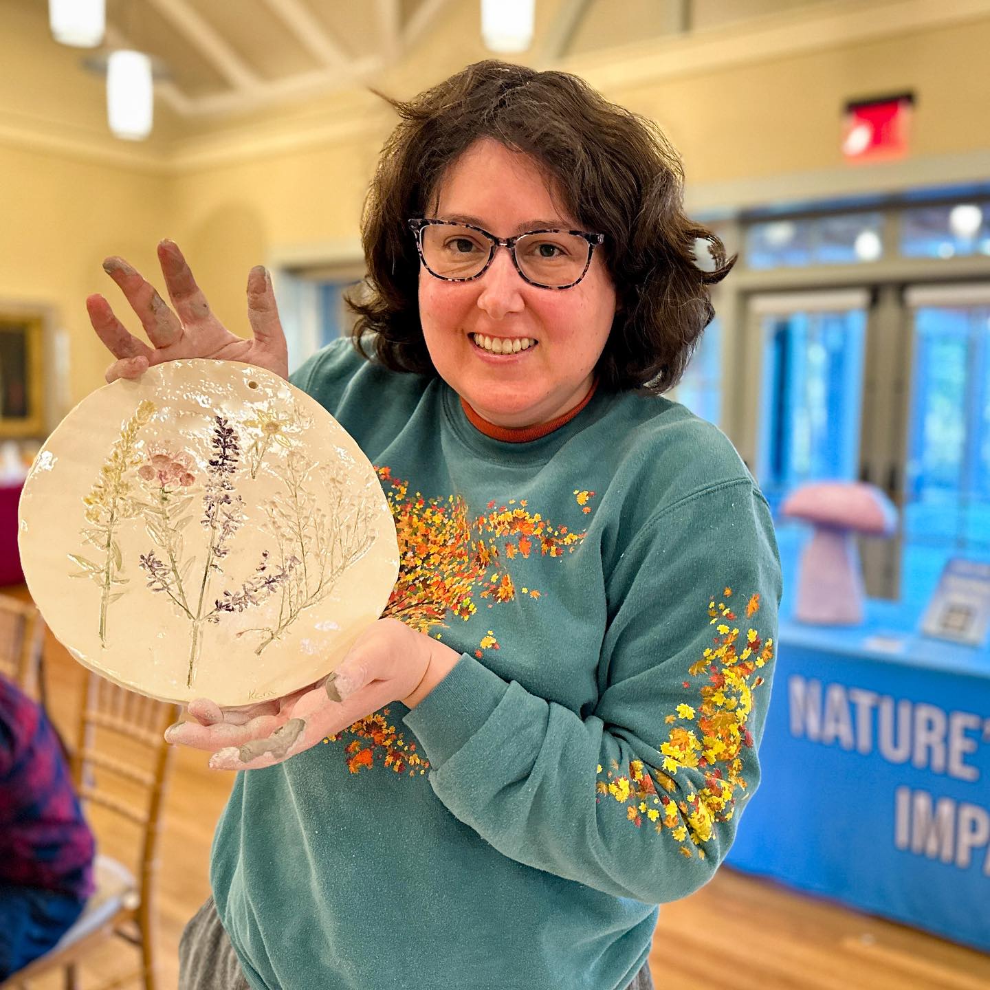 Kara with her finished botanical wall hanging! Swipe to see how beautiful it is up close 🌸