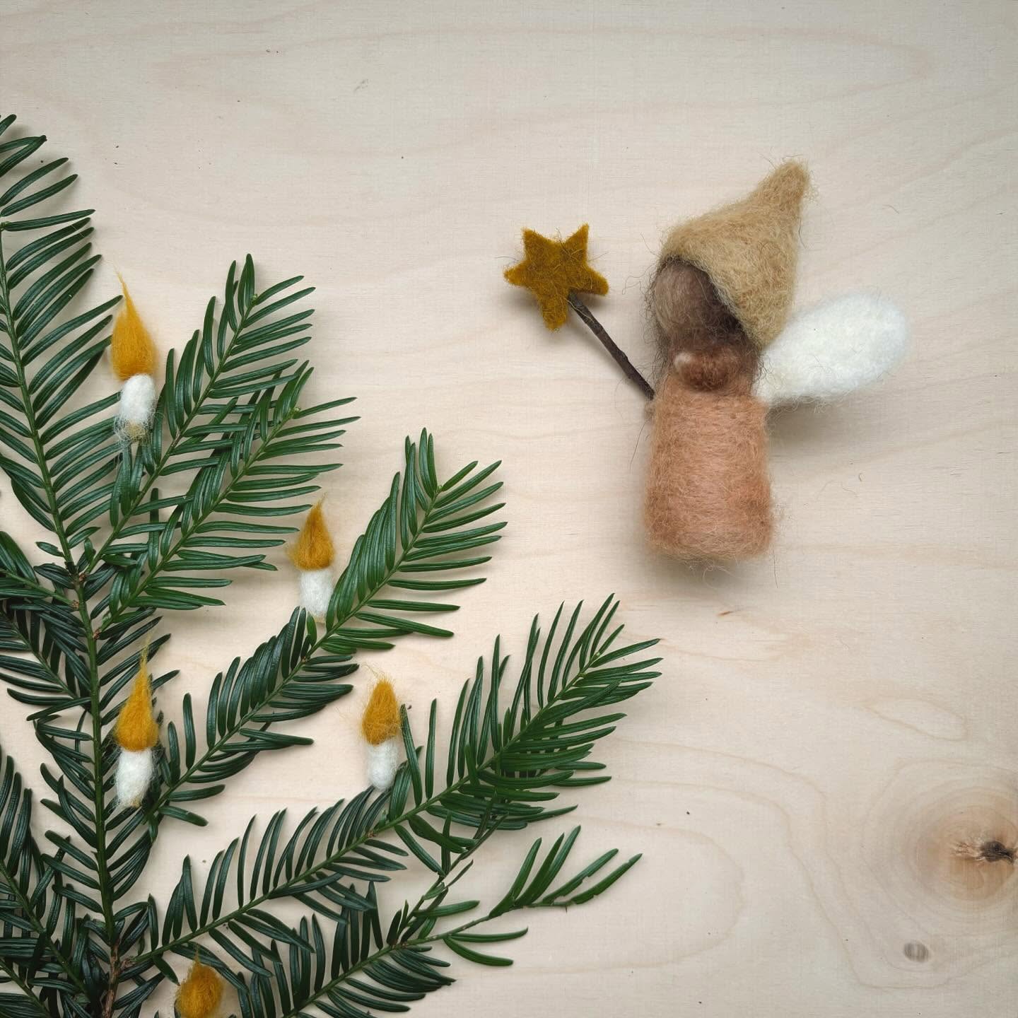✨ Ontzettend bedankt voor alle bestellingen, ik ben er stil van! ✨ Vandaag inpakken en hopen dat de bezorging op tijd is voordat de black friday gekte losbarst.
#sinterklaas #advent #sintmaarten #sintnicolaas #adventszeit #levenmetdeseizoenen #jaarfeest #seizoenstafel #jaartafel #jaartafelfiguren #natvilten #felting #feltingwool #needlefelting #handgemaakt #vrijeschool #vrijeschoolmoeder #waldorf #waldorfinspired #waldorfhome #jahreszeitentisch #waldorfschule #herbst #herbsttisch #gefühlt #herbst #vrijeschoolonderwijs #handwerk #waldorfkinder #flatlay #advent #adventsmarkt