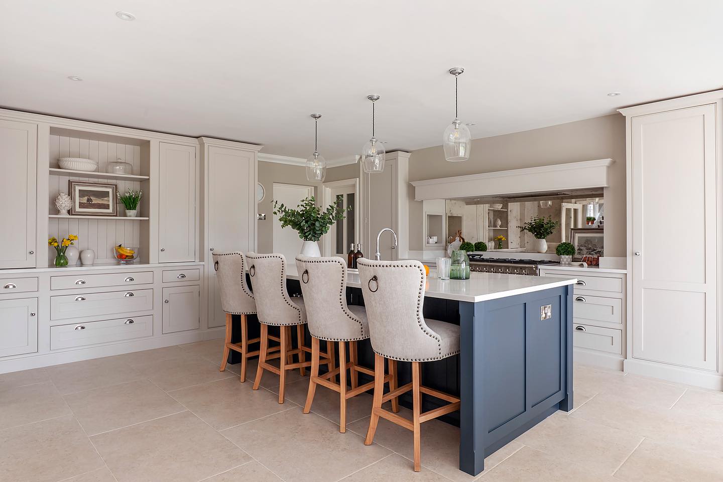 As 2024 is coming to an end, a little throwback at some of the @handmadekitchenschristchurch kitchens we had the chance to look after.
The extensive range of cabinets offers so many options to design your kitchen, but also wardrobes, vanity units, boot rooms, media units.
@winslowinteriorfinishes @handmadekitchenschristchurch #traditionalhandpainting #bespokecarpentry #bespokewatdrobes #bespokeislands #bespokekitchens #kitchendesign #kitchenrenovation #bespokekitchendesign #handmadekitchens #shakercabinets #shakerkitchens #luxurykitchens #kitchensuk #kitchenofinsta #kitcheninspiration