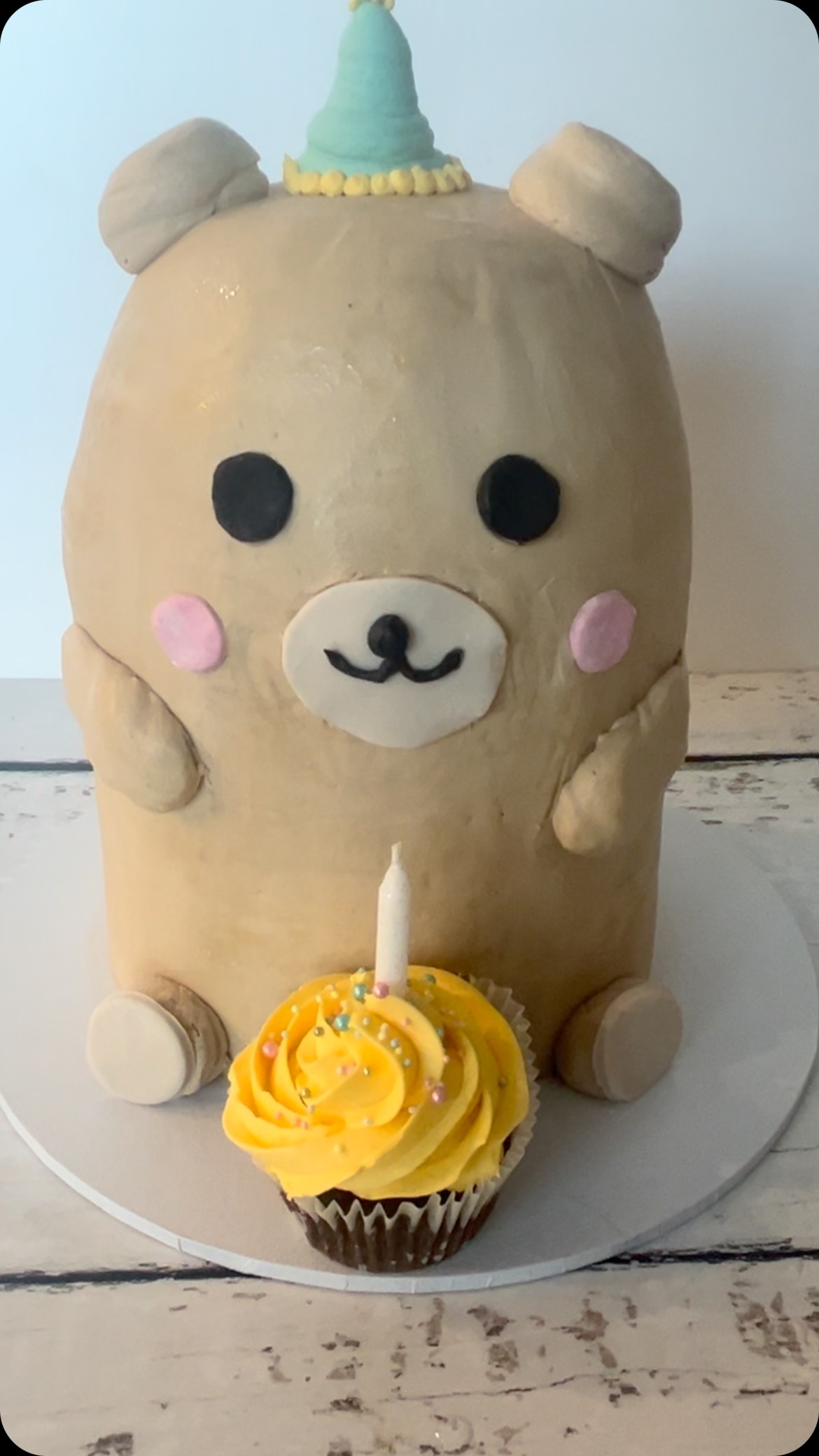 Teddy in all itโs glory
Layers of chocolate cake, milk chocolate ganache, hazelnut praline and Nutella whipped ganache frosting
#cake #cakecakecake #cakeporn #cakelover #cakestyle #cakeinspiration #cakelove #buttercream #bearcake #cakesofinstagram #cakestagram #cakedecorating