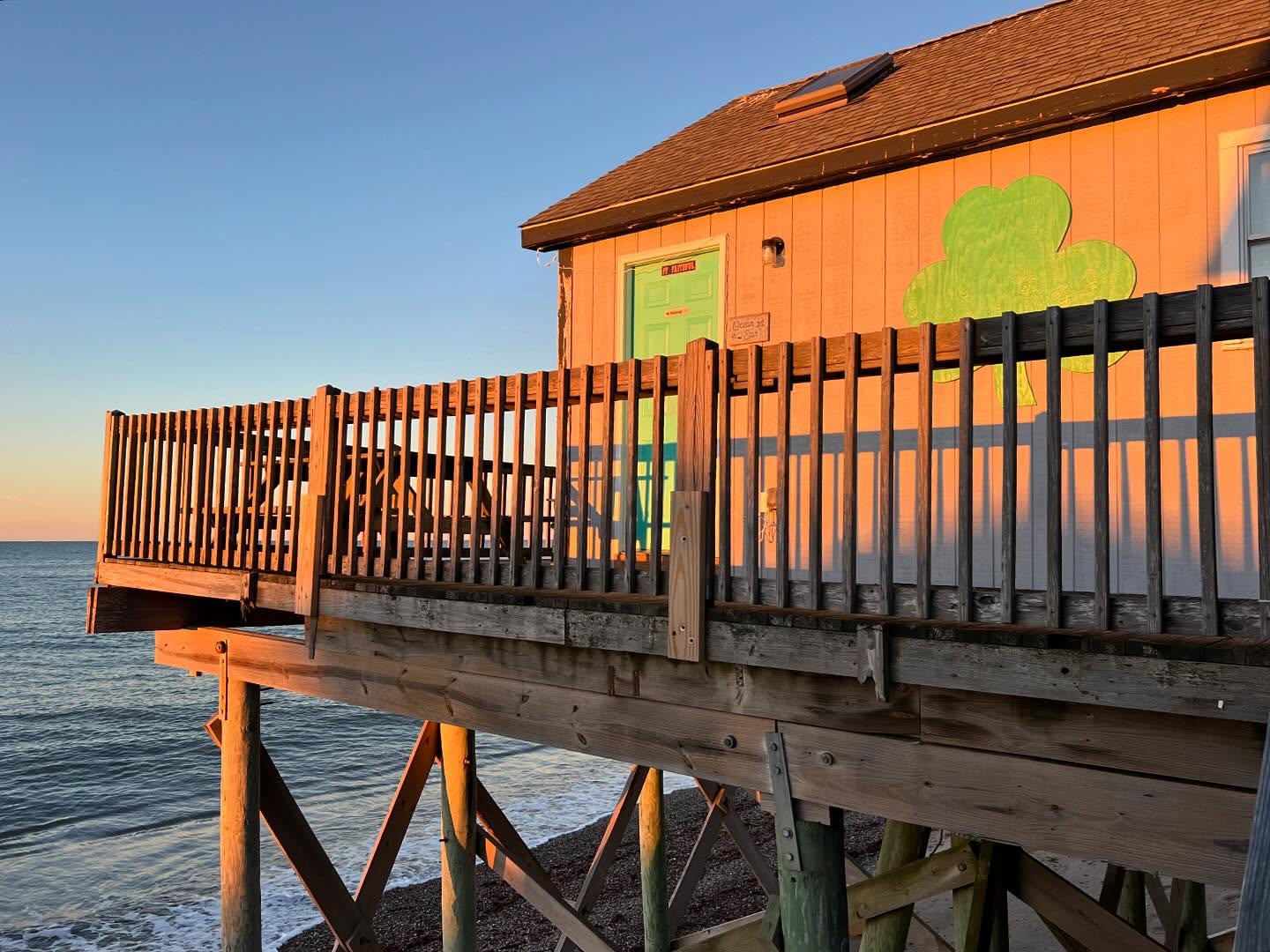 As you begin your holiday shopping keep in mind that we have GIFT CARDS available
Email or call us to purchase - we are happy to mail them for you!
.
.
.
#matunuck #beach #rhodeisland #ocean #getaway #southcountyri #vacation #giftcards #holidays