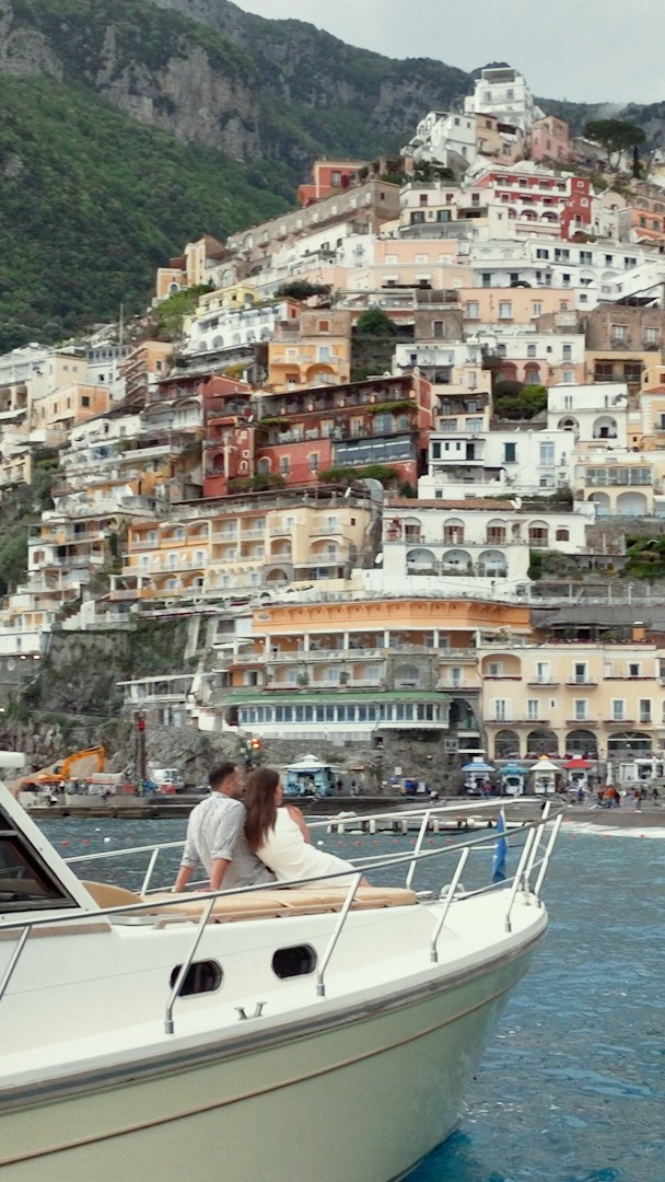 When eloping in Positano a private sunset boat ride is a must ❤️
@mallory_wilson @chasewilson44
📷: @nickpatton.photos
#elopement #elope #elopementphotographer #elopementwedding #positano #positanoelopement #italy #italywedding #happythanksgivng