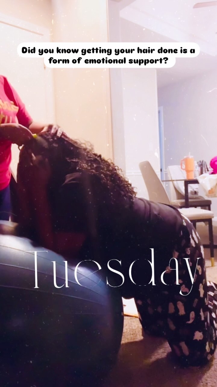 I’m not a cosmetologist. I’m a woman’s woman! Whatever I can do to help, I’m going to do it!!
.
.
.
Light weight protective styles are always a go rather you’re in your 9th month, preparing for labor or even postpartum!!
#doula #emotionalsupport #hair #crochet #quickweaves #sewin #explore #instagram #kansascity
