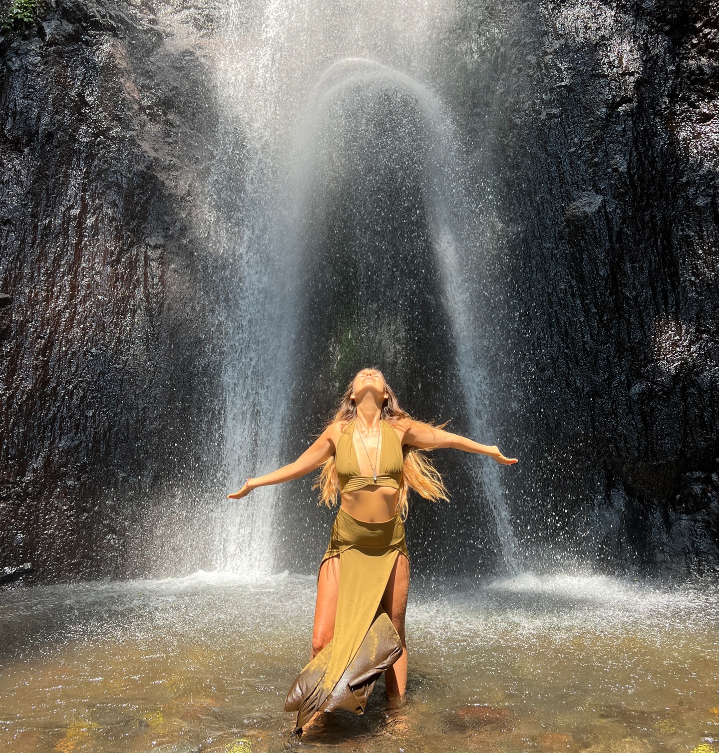 Early birds, this one’s for you! 🌿🐺✨ Limited spots remain for the SHEWOLF Retreat. Reconnect, empower, and discover your inner light 🤍 reserve your place today! @kimberleyboelen wearing @theroyalcodes 💛
#shewolfretreats #retreatinbali #wildwoman