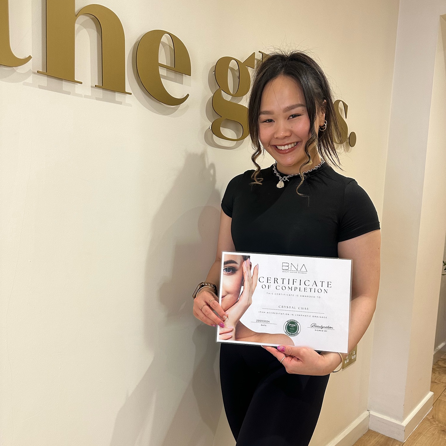 The student has successfully qualified and completed her Beauty Course through the @beautynationacademy_ , held at @theglossclinic in Knightsbridge. As an educator, I not only dedicate time to teaching but also provide mentorship, giving the student the opportunity to perform treatments under my supervision. This hands-on approach helps the student build confidence, refine their skills, and continue learning in a supportive environment.
#beautyeducation #courses #beautycourses #teaching #dayinthelife