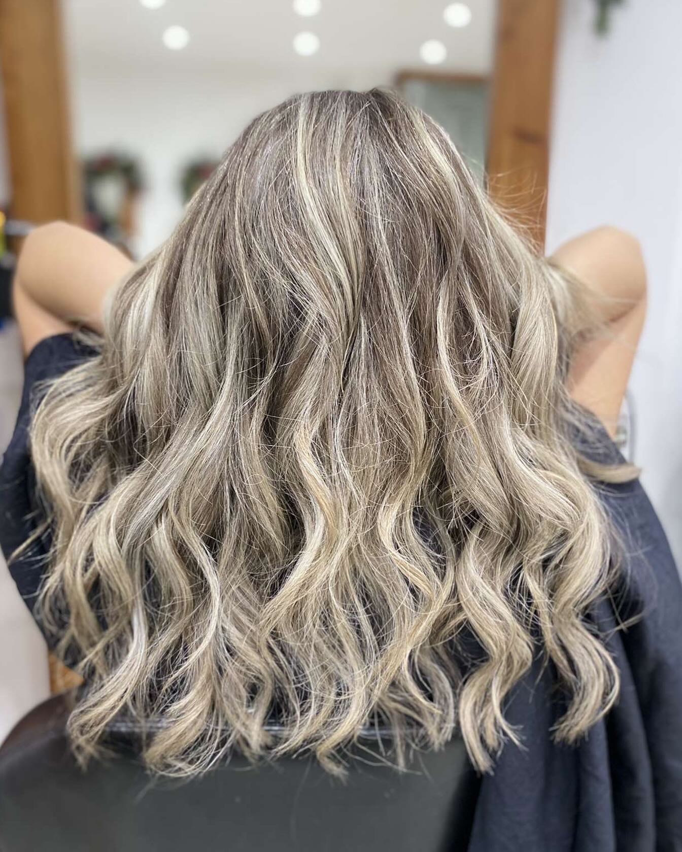 Full head of cool tones highlights and money peice 😎🧊done by Honie 🧊 swipe to see the before➡️ #highlights #kmshair #goldwellcolor #goldwelluk