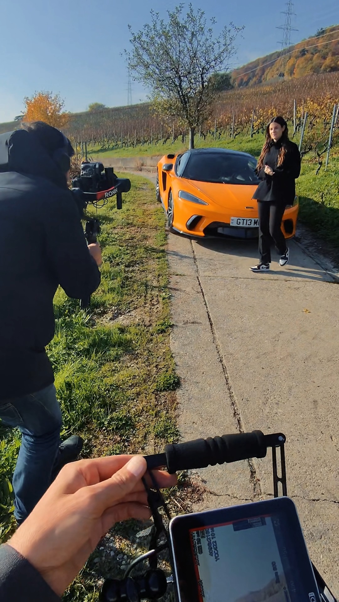 🎬 Tournage printanier avec @meg.kohler aux commandes de la nouvelle McLaren GTS 🚗💨✨
🔥 Difficile de ne pas tomber amoureux de notre métier quand Meg nous fait découvrir des voitures aussi exceptionnelles ! 😍⚡️
#mclarengts #v8 #mclaren #spring #behindthescenes #switzerland #luxurycars
